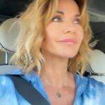 Ingrid Chauvin Instagram - Je vous embarque avec moi dans ma journée de tournage 🌸 #tournage @dna_tf1 @tf1 #smile #goodvibes