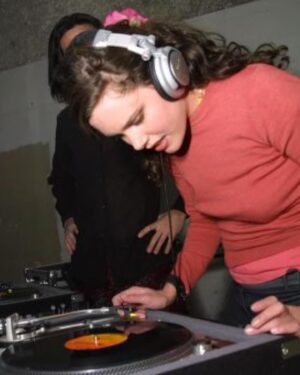 Ione Skye Instagram - Sam Ronson letting Kidada Jones and me spin some of her records. I played something from the Wiz ( which Kidada’s father produced)  and something from “Inner Visions” album. Standard Downtown 1990s