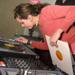 Ione Skye Instagram - Sam Ronson letting Kidada Jones and me spin some of her records. I played something from the Wiz ( which Kidada’s father produced)  and something from “Inner Visions” album. Standard Downtown 1990s
