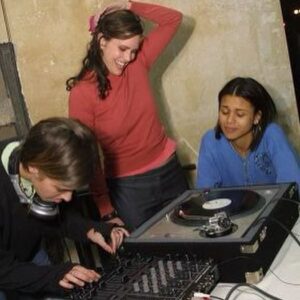 Ione Skye Instagram - Sam Ronson letting Kidada Jones and me spin some of her records. I played something from the Wiz ( which Kidada’s father produced)  and something from “Inner Visions” album. Standard Downtown 1990s