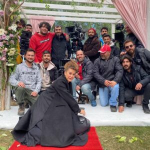 İpek Tenolcay Instagram - son anda yetiştim🙈 #adamasalı #set #kameraarkası #kameragrubu