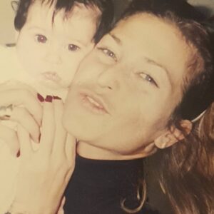 İpek Tenolcay Instagram - 1996 ...hayatımın dönemeci,iki kişilik düşünme başlangıcım;yağmurlu bir ağustos günü isminle doğdun🥰 ömrünce iyilik verip iyilik bulasın,destek olup destek alasın,merhamet,adalet hep düsturun olsun,ailene ülkene ,öğrencilerine faydalı olasın🙏🙏🙏🙏 Nice güzel yaş almalara evlatcım❤🙏🎁🎂🌼 
@ersoyyagmur  @okuyan_ogretmenn
