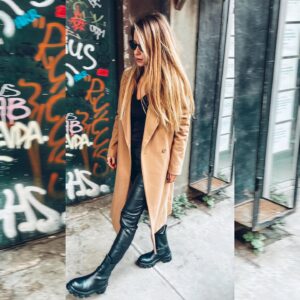 İpek Yaylacıoğlu Instagram - Sosyal medya detoxumdan dönmüş bulunuyorum. Siz de arada kendinizi başka uğraşlara veriyor musunuz yoksa sosyal medyasız asla mı diyorsunuz? #gününkombini #lookoftheday