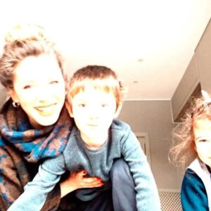 İpek Yaylacıoğlu Instagram - Pandemide çocuk olmak da, ebeveyn olmak da zor olabiliyor. Bol oksijenli, bol koşturmalı günlerimiz gelsin 🤍 #pandemideçocukolmak