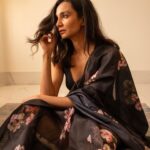 Ira Dubey Instagram - Sundays are for flowers 🌺 Shot by @yousef_alshabeeb