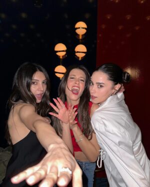 İrem Yüksel Instagram - What a Night🥂
Canımız doğmuş🫠 (Merve yerinde durmadığın için harcandım yazmak sana yasak!❤️‍🔥)