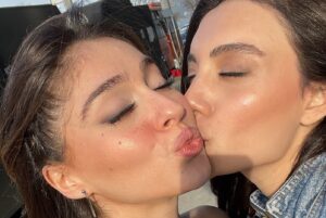 İrem Yüksel Instagram - @askfilmiofficial dump geldi❣️
Çekimlerimizi bitirdik izlemek için sabırsızlanıyorum🦥 
Vee special thanks to: canım hocam @denizdenizciler ❣️
@askfilmiofficial 
Ve canım cemrom @cemrebaysel 
İyi ki siz🙏🏼
