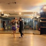 Irem Altug Instagram - Por qué caminar cuando puedes bailar? @depodansokullari @efe.m.karakus #depodans #salsa #bailar