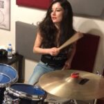 Irem Altug Instagram - Davulda @canturfan Gitarda @tcansisman Ritim kaçırmada acı ama gerçek: tabi ki ben 😂 Acı sevenlere gelsin: #sadbuttrue @sahterakibb @studyobaterizm