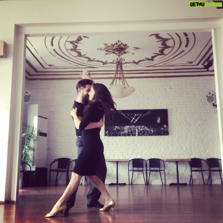 Irem Altug Instagram - “El tango está lleno de despedidas.” – Jorge Luis Borges #tangoargentino @istanbultango @eshreph