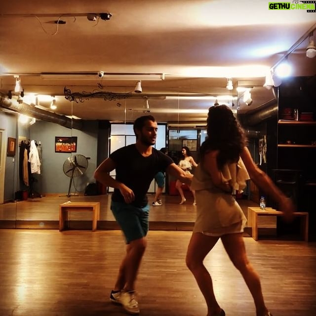Irem Altug Instagram - O zaman dans! #salsa #depodans @depodansokullari #latinoamerica #dans #dance