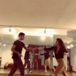 Irem Altug Instagram - Que hora es? Es hora de salsa! #salsadancing #bailando #latindance @depodansokullari @efe.m.karakus #depodans