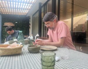 Irene Azuela Instagram - Marzo de tanto. Sentirme homesick en mi propia casa, un estreno espectacular, maratón de funciones, besos a mi persona favorita, video llamadas, días de apapacho, teamback con mis hermanos, paseos obligados con perrita eléctrica. Aprender finalmente la importancia de dormir…