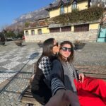Irene Azuela Instagram - Siempre nos gustó cantar, íbamos a formar un grupo con @jm_lopez_velarde luego les dije que yo quería estudiar teatro. Los años pasan y todos los caminos llegan a… bueno, cerca de Roma. Vaya mujer inspiración. Vaya mujer que ama amar. A estas amigas hay que visitarlas donde quiera que estén, enseñan muchísimo. @ciaoluzma
