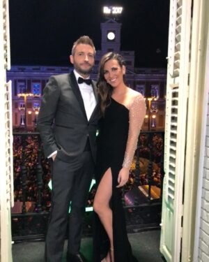 Irene Junquera Instagram - Pasan los años y aquí seguimos 🤣 
¡Y lo que te rondaré, morena! 
@frankblanco_oficial