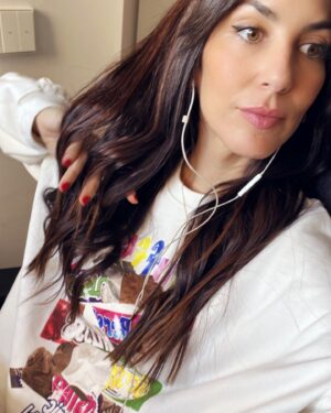 Irene Junquera Instagram - 🙋🏻‍♀️ Una foto cualquiera para preguntaros lo que realmente quiero saber… ¿Quién creéis que ganará hoy el derbi? ¿Y por qué?