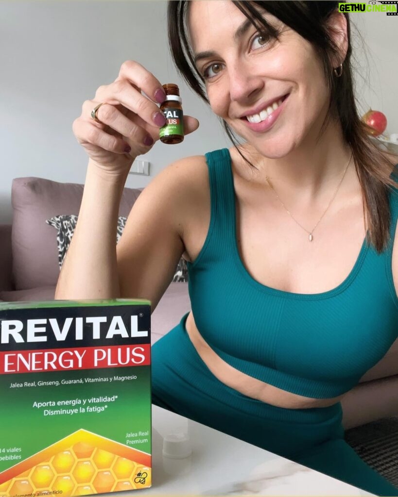 Irene Junquera Instagram - Ahora que (por suerte) no paro, aprovecho para tomar Revital Energy Plus porque me aporta aún más energía y vitalidad para los días más intensos 💪🏼 Contiene Ginseng para mantener esa energía y vitalidad y Vitamina C, que ayuda a disminuir el cansancio. #publicidad #revital_jalea #energia #vitalidad @revital_jalea