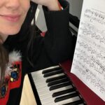 Irene Junquera Instagram - Siempre os pongo trocitos y me apetecía, por fin, subir una obra entera. Espero que os guste. Este es el Nocturno en Do # menor de Chopin. Hay algún errorcito (lo digo por los súper pros que me seguís 😜)