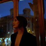 Irene Montalà Instagram - Ayer @etniabarcelona organizó un evento precioso en la Casa Batlló. Ver la tormenta a través de sus ventanales es algo que guardaré en mi ❤️ Gracias @aagullo , eres garantía de belleza. Y siempre feliz de verte @claradenadaltrias 😊 #casabatllóxetniabarcelona #etniabarcelonacommunity @etniabarcelona 📸 @martapalmer