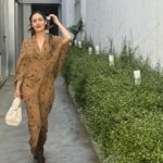 Irene Montalà Instagram - Ayer fui a una fiesta que desbordaba amor por todas partes. Gracias Ivonne y David❤️ Por fin pude estrenar mi bolso y mi pulsera de @polene_paris y probé el pan más rico hasta el momento. Feliz domingo…lo que queda. Ahora sí parece primavera.