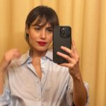 Irene Montalà Instagram - Estrenando flequillo y probando en mi probador favorito. Por lo demás, salió el sol. Creo que esta semana nos veremos bastante por aquí ❤️❤️ @annie4cruz @salontoro @esmuyfragil