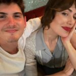 Irene Montalà Instagram - Noche Académica. @laacademiaprime ¿La habéis visto? ¿Qué os ha parecido? Maravilla eres @marcsolerrull ❤️. Cuando salimos a la calle, comenzó a llover. La última foto somos yo y mi flequillo después de la lluvia. Marc jamás olvidará esa imagen 😎. Feliz domingo para todos🌹🌹