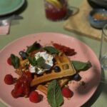 Irene Montalà Instagram - El Brunch debería ser obligatorio los fines de semana. Gracias @lesfillesbarcelona por hacer el mejor de Barcelona con diferencia desde hace tanto tiempo. Eché de menos a @golfodeguinea_bcr , pero la próxima vez no se me escapa. Adoracion total a este lugar y a su comida que siempre me sorprende y me transporta al @nomadmarrakech o a mi faro a seguir Ottolenghi. Gracias por hacer nuestros fines de semana tan deliciosos❤️
