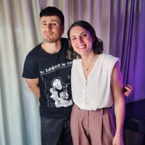 Irene Montero Instagram - Alerta, Irene Montero ha estado en mi casa!!
Gracias por la lucha compartida, por el tesón, por nombrarnos, y por querer compartir este ratito de buen humor conmigo, que también es revolucionario @i_montero_ ❤️‍🩹
#lgtbi #bulos #irenemontero