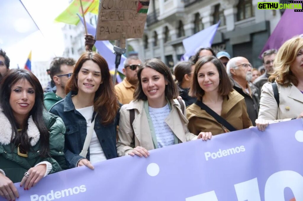 Irene Montero Instagram - Por un estatuto de los trabajadores y trabajadoras que acabe, por fin, con la precariedad. Por un trabajo con más derechos. Por una vida con tiempo libre. Por eso salimos hoy #1DeMayo a las calles.