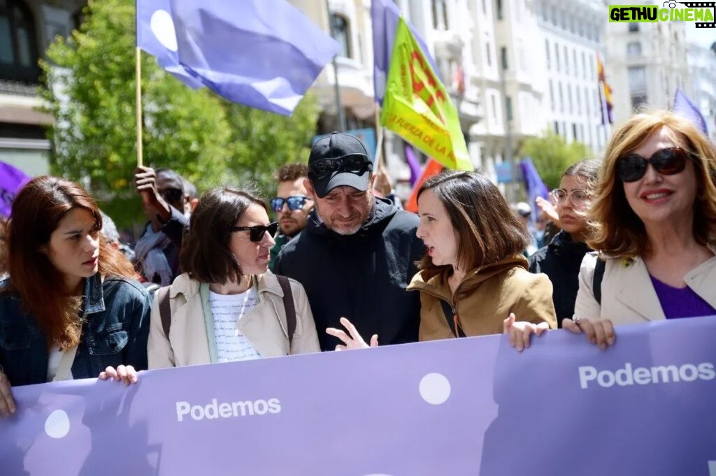 Irene Montero Instagram - Por un estatuto de los trabajadores y trabajadoras que acabe, por fin, con la precariedad. Por un trabajo con más derechos. Por una vida con tiempo libre. Por eso salimos hoy #1DeMayo a las calles.