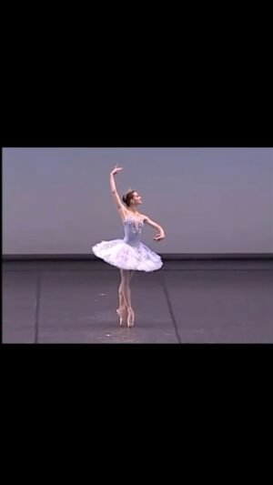 Irina Dvorovenko Instagram - #TBT to my early 20's and early 30's. Today is all about fouettés! 

The first clip is from Black Swan pas de deux, when I won Grand Prix at Serge Lifar Competition in my beloved Kiev National Opera in 1994, dancing alongside the talented Gennadiy Jalo.

The second clip is from the World Ballet Gala in Tokyo in 2004 with the magnificent Jose Manuel Carreño. 

There are a lot of incredible dancers that are executing multiple pirouettes throughout their fouettés. But what is greatly overlooked in my opinion, is the ability to do 32 fouettés in one place (as much as possible) 
Which my school taught me since the beginning. I try to instill this with all my students.

@josecarreno_official @gennadiyjalo 

Happy Throwback Thursday!☺️🩷

#ballet #ballerina #variation #blackswan #corsaire #bloch