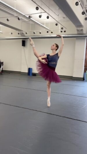 Irina Dvorovenko Instagram - Here we are! Another day another rehearsal!💪🩰😅Skylar decided to stay after her full working day. We worked hard and laughed even harder! It was a very productive lesson. Enjoy Max’s beautiful singing!😂@skylarbrandt @yagp #ballet #ballerina #swanlake #insidethestudio #variation #dancer #yagp #classicalballet #privatecoaching