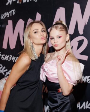 Irina Mairko Instagram - Официально МАТЬ ПОДРОСТКА ❤️🤍❤️