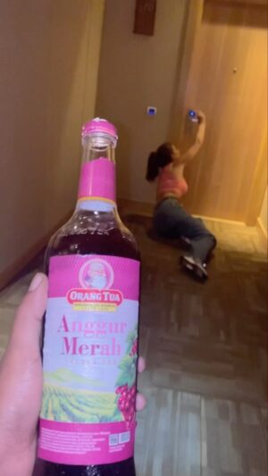 Irina Stroganova Instagram - Kl diajak minum amer pura pura dramma dulu girlzzz kan