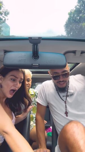 Irina Stroganova Instagram - AKU BALES NIH! @prioromano @captainsbarber