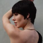 Irina Antonenko Instagram - How about that? 🙌 Thanks to my magic @kalina.colorhair for this new look & my love @stellers.photo ❤️ More is coming… 🙌