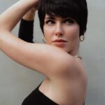 Irina Antonenko Instagram - How about that? 🙌 Thanks to my magic @kalina.colorhair for this new look & my love @stellers.photo ❤️ More is coming… 🙌