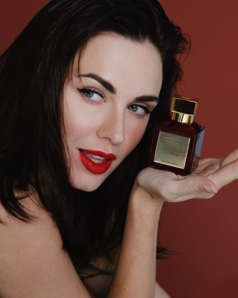 Irina Antonenko Instagram - Start your day with a spritz of confidence! 🌞 The right perfume can set the tone for a fabulous day. Let the scent of fresh possibilities fill the air and inspire your every step. Choose a fragrance that reflects your personality and makes you feel empowered. Embrace the sweet start to a sweet day! 💄 #irinaantonenko #actress #model #PerfumePower #ScentYourWay #MorningMotivation