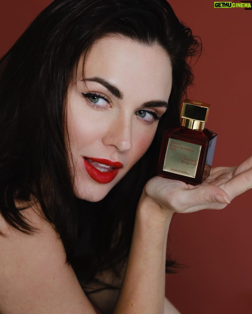 Irina Antonenko Instagram - Start your day with a spritz of confidence! 🌞 The right perfume can set the tone for a fabulous day. Let the scent of fresh possibilities fill the air and inspire your every step. Choose a fragrance that reflects your personality and makes you feel empowered. Embrace the sweet start to a sweet day! 💄 #irinaantonenko #actress #model #PerfumePower #ScentYourWay #MorningMotivation