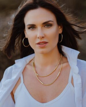 Irina Antonenko Instagram - I’m trying to be serious … but I can’t 😅
Life is too short to be unhappy. Take the good with the bad Smile when you are sad. Love what you got. Be grateful for what you have had. Always forgive but never forget. Learn from your mistakes and never regret. 
❤️🫶☺️
Photos by my favorite, one and only @stellers.photo