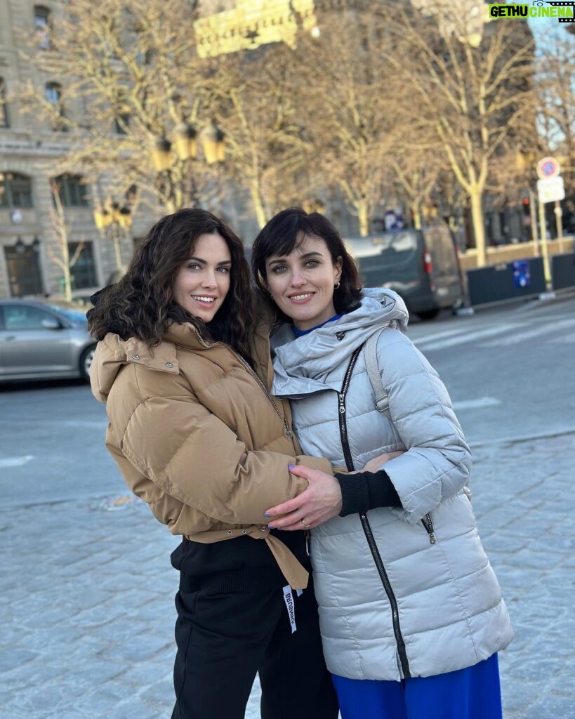Irina Antonenko Instagram - This has been the most amazing trip to Paris in my life. I spent valuable time with my parents 🥹 Miss you so much and hopefully I can see you again soon ❤️‍🔥!!! #familytime #happydaughter