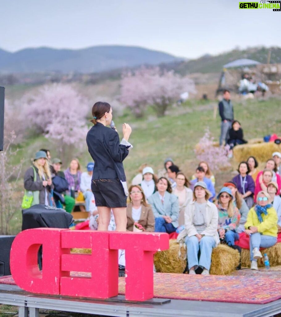 Irina Chesnokova Instagram - We did it! 🖤❤️ btw best TEDx stage so far @tedxverinantarainstwomen #tedx #tedtalks #tedxspeaker