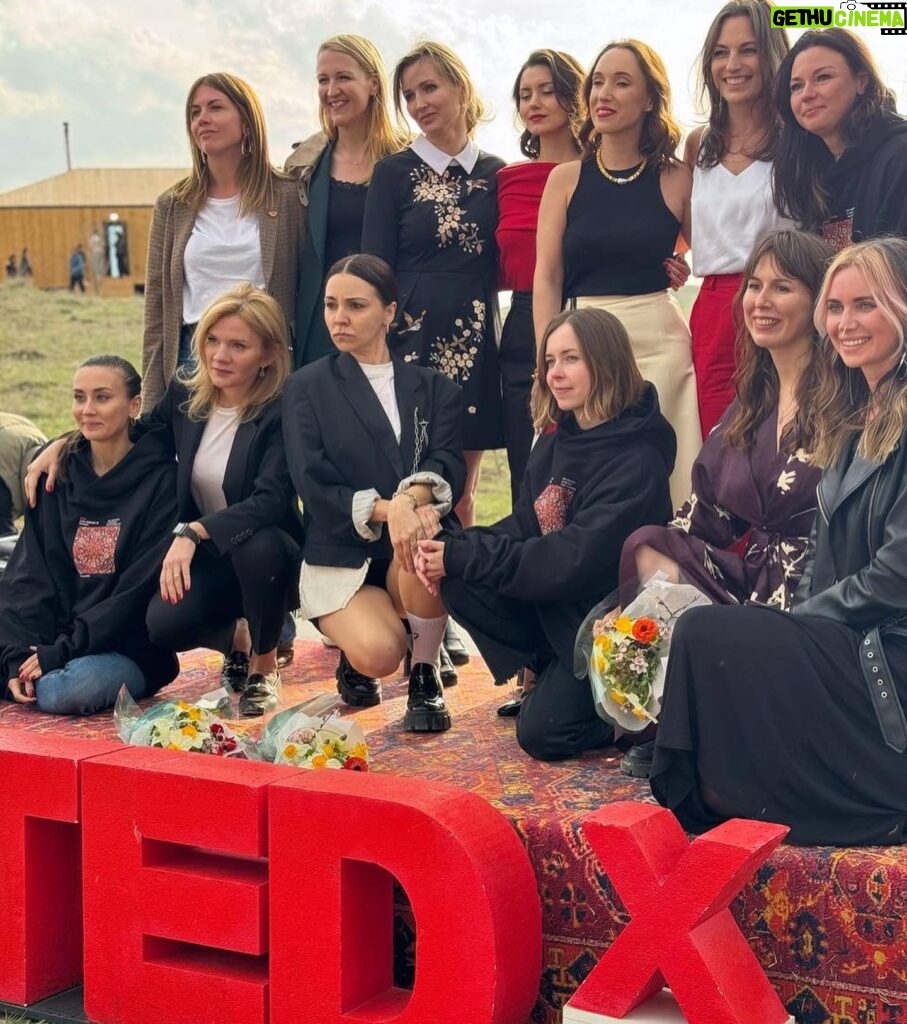 Irina Chesnokova Instagram - We did it! 🖤❤️ btw best TEDx stage so far @tedxverinantarainstwomen #tedx #tedtalks #tedxspeaker