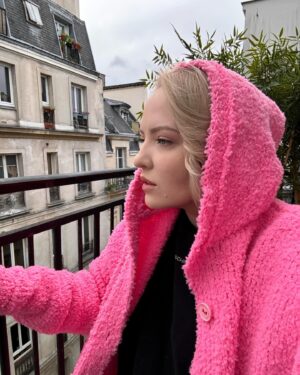 Irina Myagkova Instagram - Paris🩷 он а пердю мэ багяж😎он а трувэ мэ багяж☺️