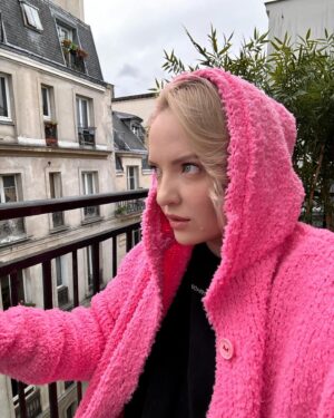 Irina Myagkova Instagram - Paris🩷 он а пердю мэ багяж😎он а трувэ мэ багяж☺️