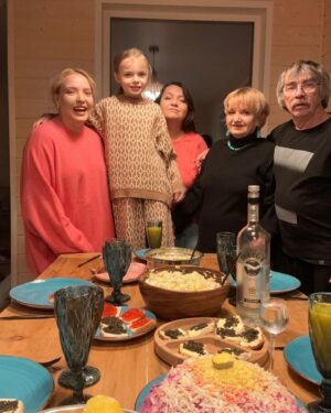 Irina Myagkova Instagram - 2024🎄МЯГКОВЫ 🤟🏽