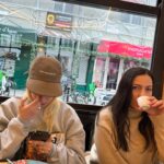 Irina Myagkova Instagram - Финальный день в Париже. В этот раз было необычно. Было много «первый раз в жизни», а именно: - застала в Париже 10 и солнце и -4 снег - потеряли мой багаж и я прожила 2 дня без багажа - дала концерт в Париже - сделала татуировку🩷 - снимали 3 дня кое-что😎 - порвалась красная нить, хотя желание не исполнилось🤷🏼‍♀️ может, на днях🙌🏼 - купила богатую сумку☺️ - слушала в такси русский шансон, и это не мой выбор, это таксист так захотел😂 Но, как и всегда очень много улыбалась. Мне тут очень хорошо.