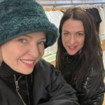 Irina Myagkova Instagram - Финальный день в Париже. В этот раз было необычно. Было много «первый раз в жизни», а именно: - застала в Париже 10 и солнце и -4 снег - потеряли мой багаж и я прожила 2 дня без багажа - дала концерт в Париже - сделала татуировку🩷 - снимали 3 дня кое-что😎 - порвалась красная нить, хотя желание не исполнилось🤷🏼‍♀️ может, на днях🙌🏼 - купила богатую сумку☺️ - слушала в такси русский шансон, и это не мой выбор, это таксист так захотел😂 Но, как и всегда очень много улыбалась. Мне тут очень хорошо.