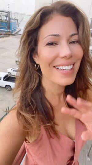 Iris Almario Instagram - Break time at NOLA’s Riverwalk! 👋🏼😊 I’m learning a bunch about this vibrant city. If anyone is into fun facts like me here are 2 more you can add to your list. 

Poker ♦️ and craps 🎲 originated in New Orleans. 💥 This was also the first city to host Opera in the United States. 👏🏼👏🏼 🎤🎶 #TheMoreYouKnow #funfacts #nolalife 

#trivia #justsayinghi #riverwalknola #pokergame #operafacts