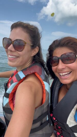 Iris Almario Instagram - Best way to start the day. Vaca mode ✅ 💨

Bestie @clemenciahl ✌🏼 #jetskilife #vacaciones😎